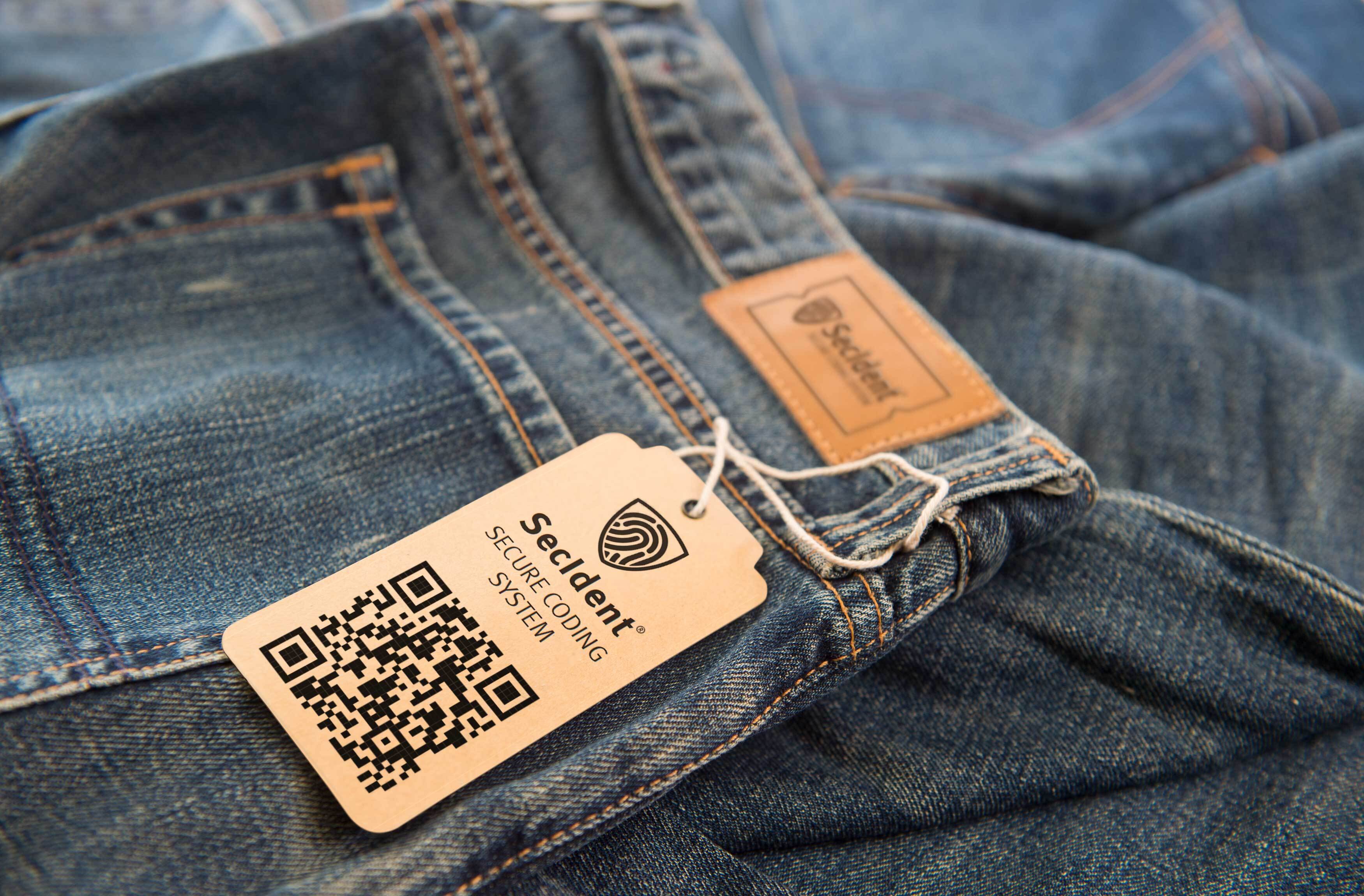 Jeans mit SecIdent QR Code